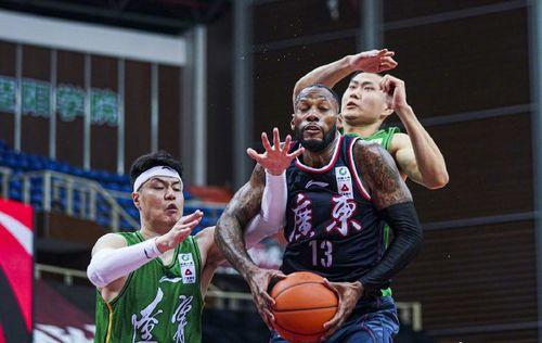 篮球暂停期间犯规,关键时刻的争议瞬间
